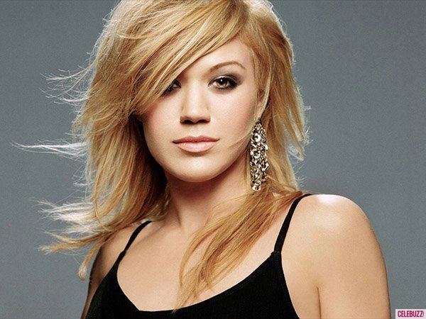 Kelly Clarkson Kelly Clarkson Debuts PostBaby Single 39Heartbeat Song