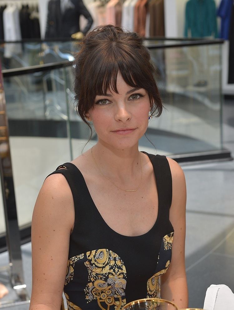 Kelly Oxford Kelly Oxford Shares a Magically Quirky Essay The Dinner
