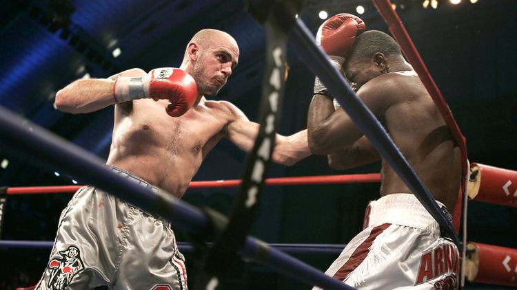 Kelly Pavlik Looking back Kelly Pavlik wins the lineal middleweight