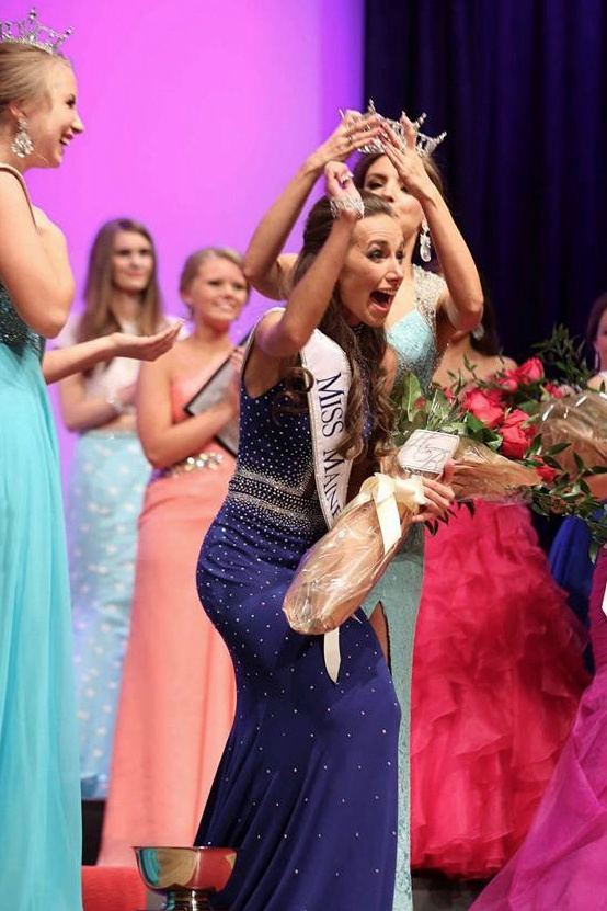 Kelsey Earley Kelsey Earley crowned Miss Maine America 2015 News