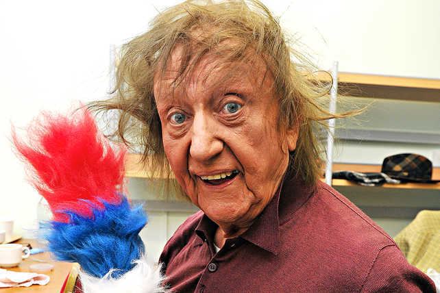 Ken Dodd 52fe08b5af591doddlmjpg