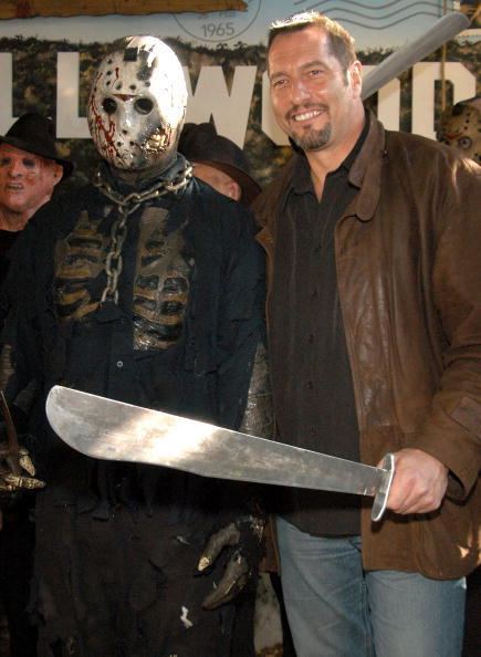 Ken Kirzinger Actor Ken Kirzinger poses with Jason Friday the 13th 995 WYCD