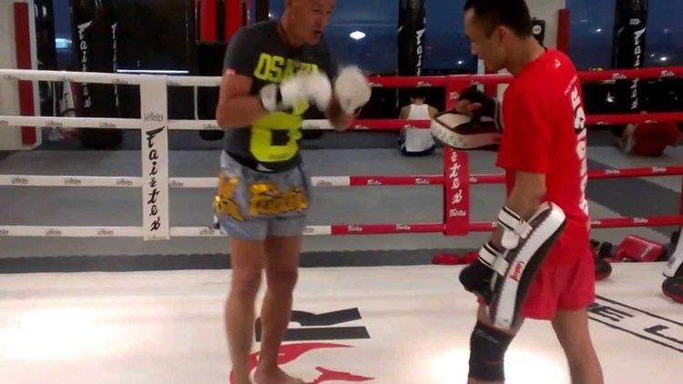 Ken Lo Ken Low Wai Kwong Age 56 Training at Warrior Muay Thai YouTube