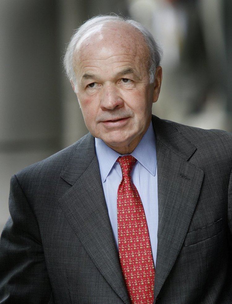 Kenneth Lay ExEnron CEO Jeffrey Skilling39s Prison Sentence Reduced To
