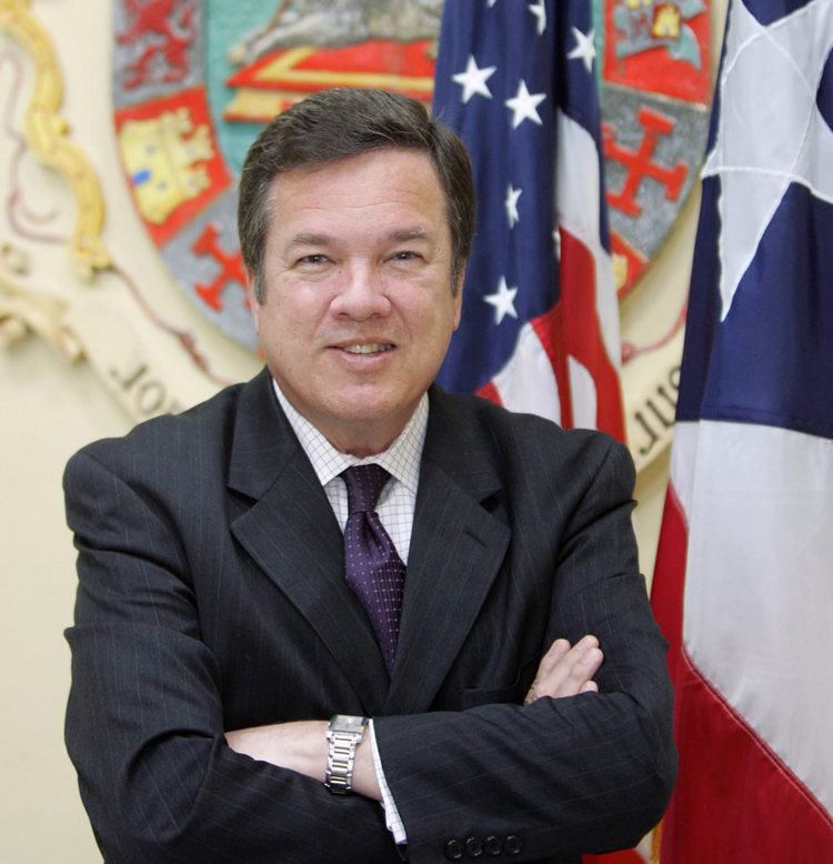 Kenneth McClintock Contento exSecretario de Estado de Puerto Rico con el OK de Apple
