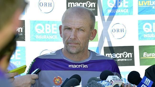 Kenny Lowe Kenny Lowe replaces Alistair Edwards as Perth Glory
