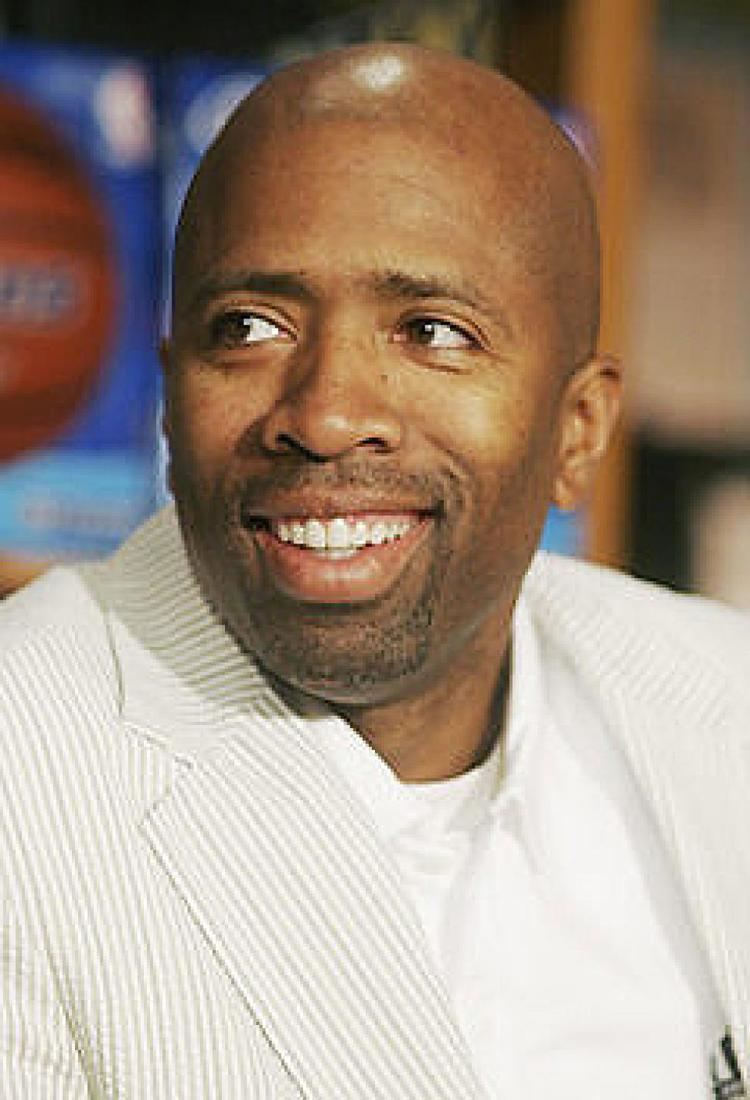 Kenny Smith Smith bolts Knicks39 booth over dispute in philosophy NY