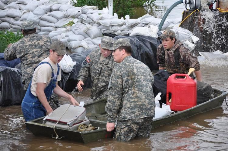 Kentucky Army National Guard File2011 Kentucky Army National Guard sandbag operationjpg