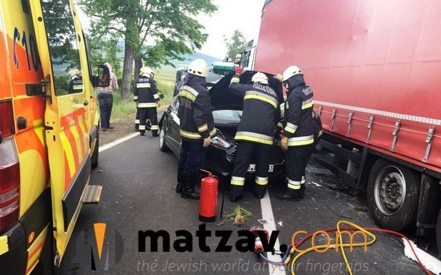 Kerestir (Hasidic dynasty) Video Photos Two Bochurim Hurt in Accident in Kerestir Hungary