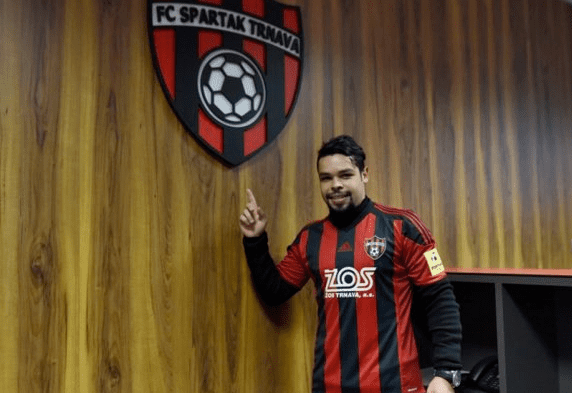 Kerlon Kerlon Seal dribble king and former Inter and Ajax man signs for