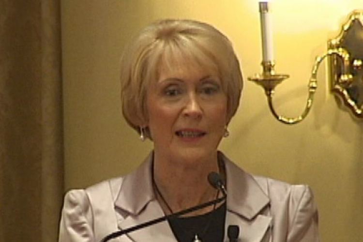 Kerry Sanderson WA39s first woman governor Kerry Sanderson is sworn in at