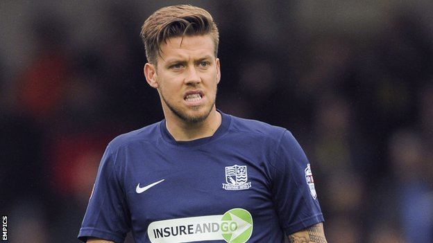 Kevan Hurst BBC Sport Kevan Hurst signs new Southend United contract