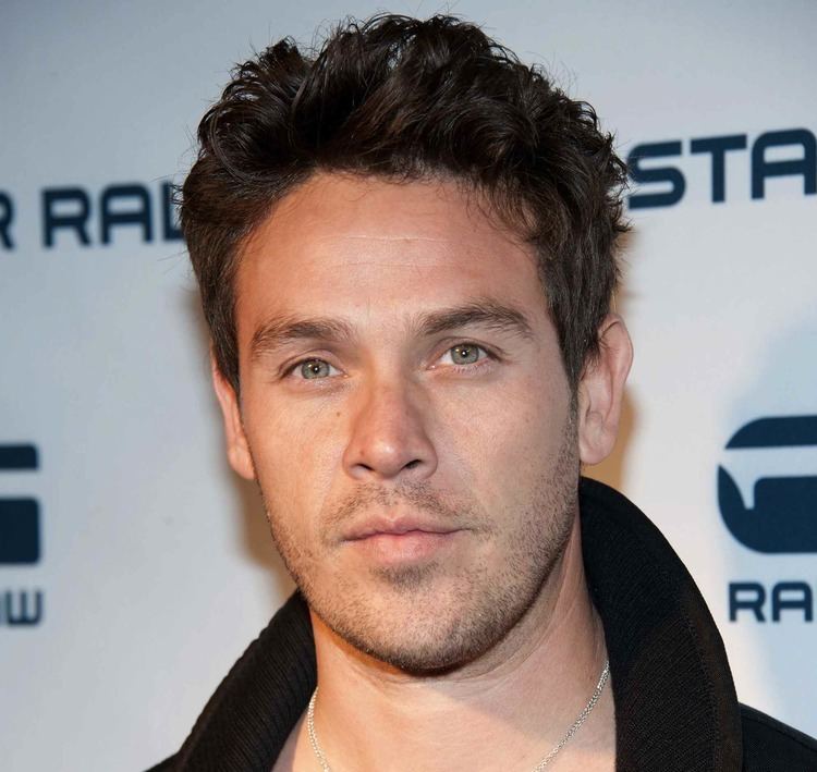 Kevin Alejandro Max Thieriot Autumn Reeser And Kevin Alejandro Cast In