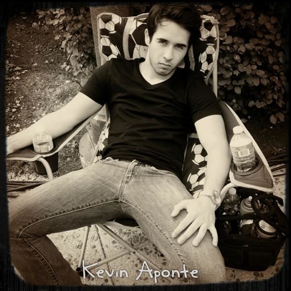 Kevin Aponte Kevin Aponte en la telenovela 1111 En mi cuadra nada cuadra