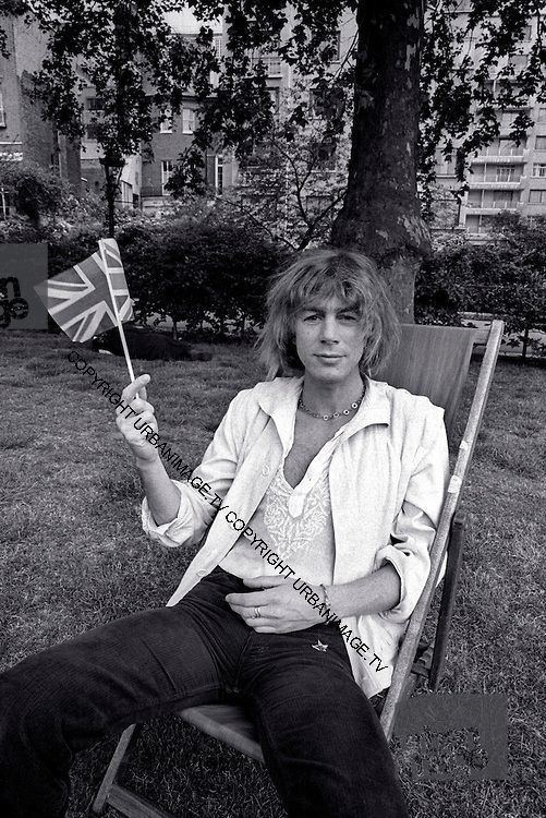 Kevin Ayers Kevin Ayers Good old HIPPIES Pinterest Musicians and TVs