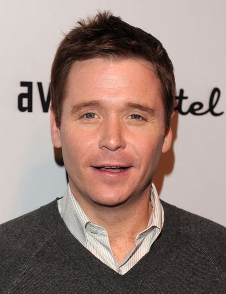 Kevin Connolly (actor) Kevin Connolly Pictures Shenae Grimes Hosts A Benefit