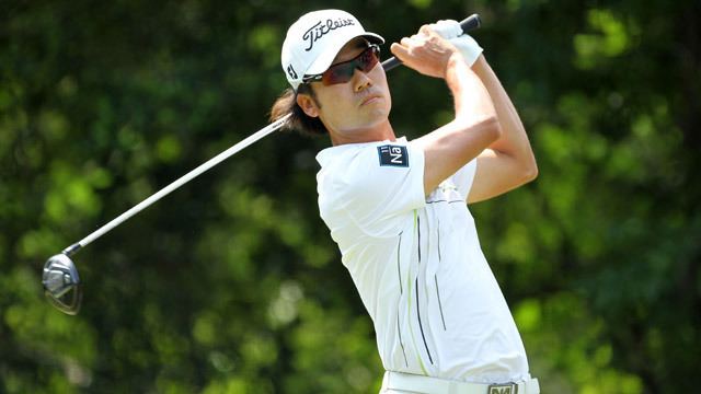 Kevin Na Kevin Na despite many waggles and practice swings leads