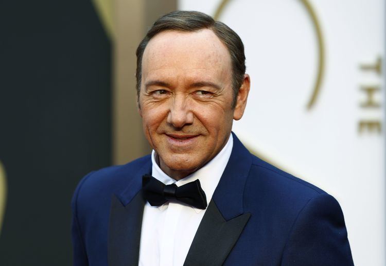 Kevin Spacey Kevin Spacey stops play to shout at fan whose cell phone