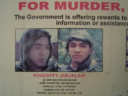 Khadaffy Janjalani Hledan filipnsk terorista Khadaffy Janjalani Aktulncz