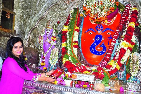 Khajrana Ganesh Temple Shital Thakkar visits Indore39s Khajrana Ganesh Mandir with son39s