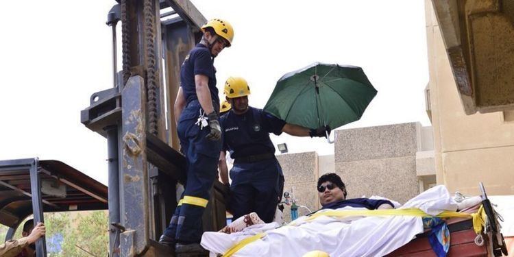 Khalid Bin Mohsen Shaari being airlifted by Saudi Civil Defense from his house in the Saudi city of Jizan