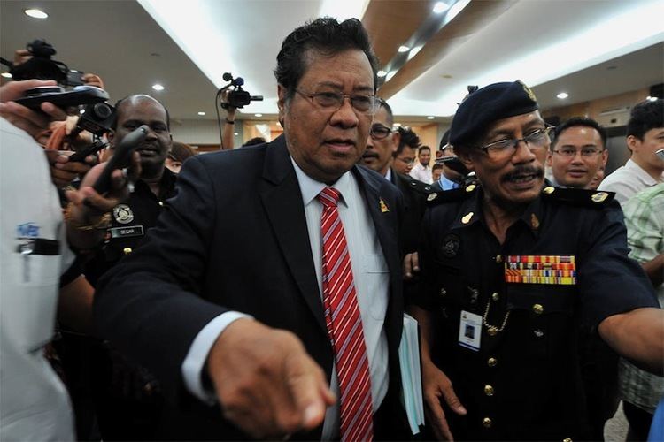 Khalid Ibrahim To resolve Selangor crisis Khalid says willing to be MB again
