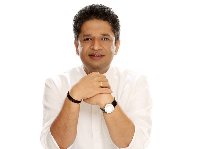 Khushdeep Bansal wearing a white sleeve in a white background