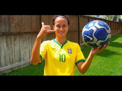 Kika Toulouse How To Do The ELASTICO Skills from around the WorldCup