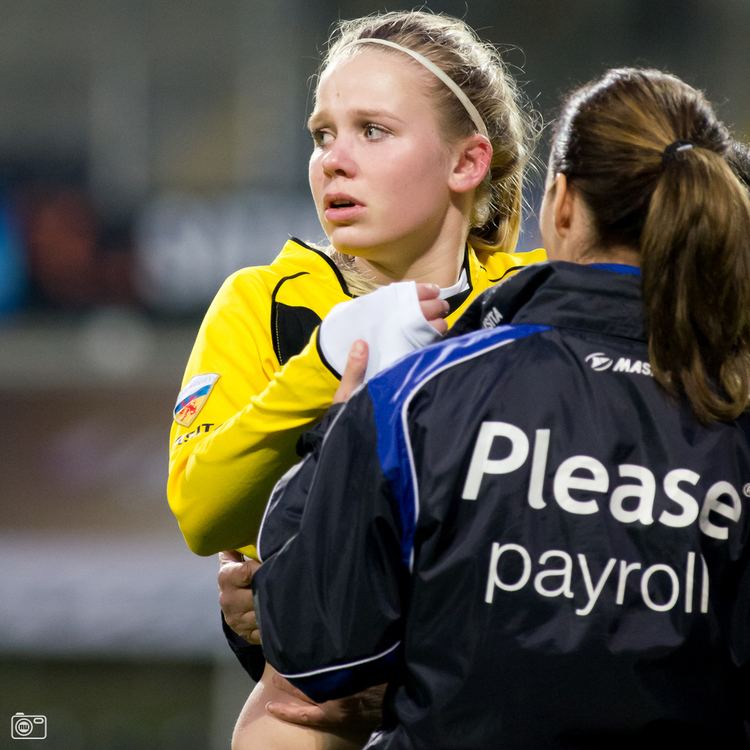 Kika van Es Kika van Es loopt blessure op bij wedstrijd eredivisie