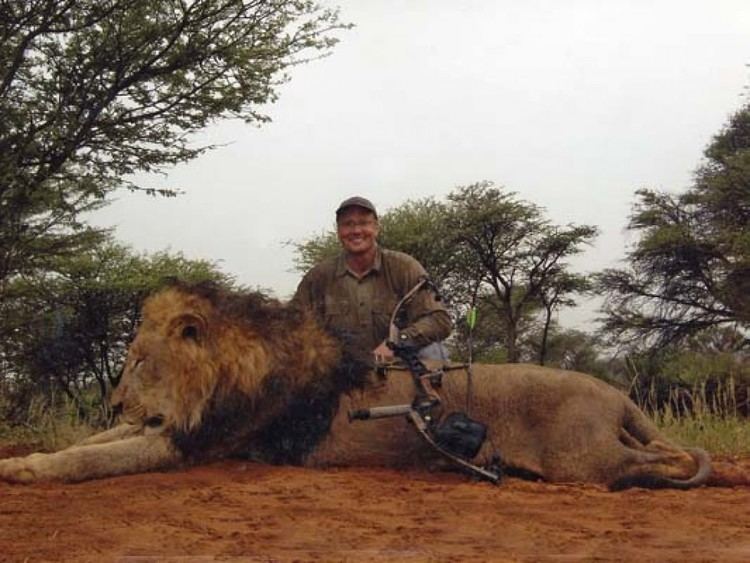 Killing of Cecil the lion 10 Best Yelp Reviews For Dentist Walter Palmer Lion Breakcom