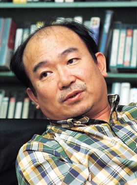 Kim Dong-won (filmmaker, born 1955) imagecine21comresizeIMGDBpeople20031029med