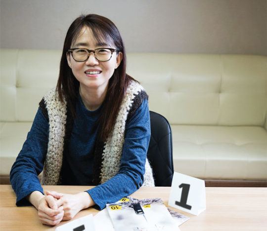 Kim Eun-hee Writer Kim Eun Hee Discusses Season 2 Of quotSignalquot And Its Cast Soompi