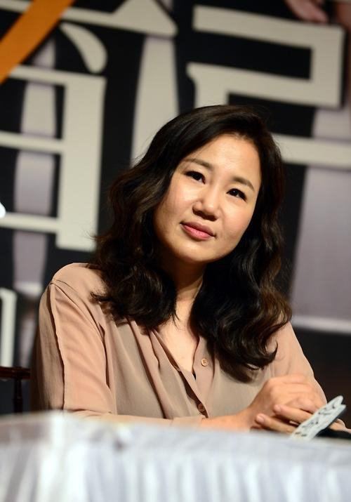 Kim Eun-sook Kim Eunsook quotThe Heirsquot writer chooses quotDescendants of
