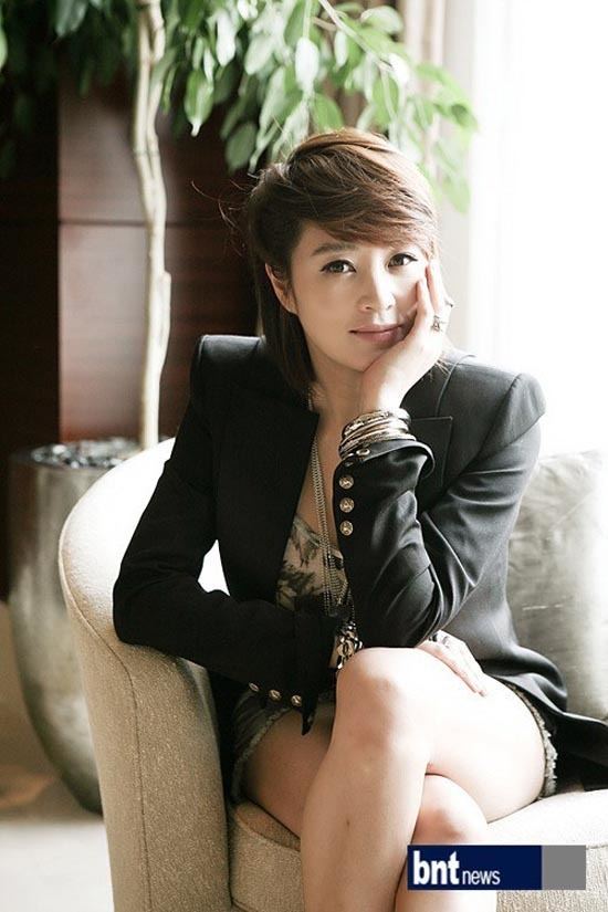 Kim Hye-soo Kim Hyesoo considers TV role with Please Come Back Miss