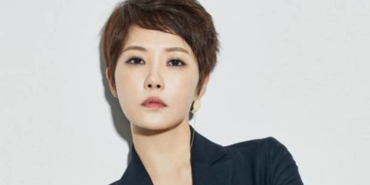 Kim Sun-a Actress Kim Sun Ah shows off her fancy shoe collection in
