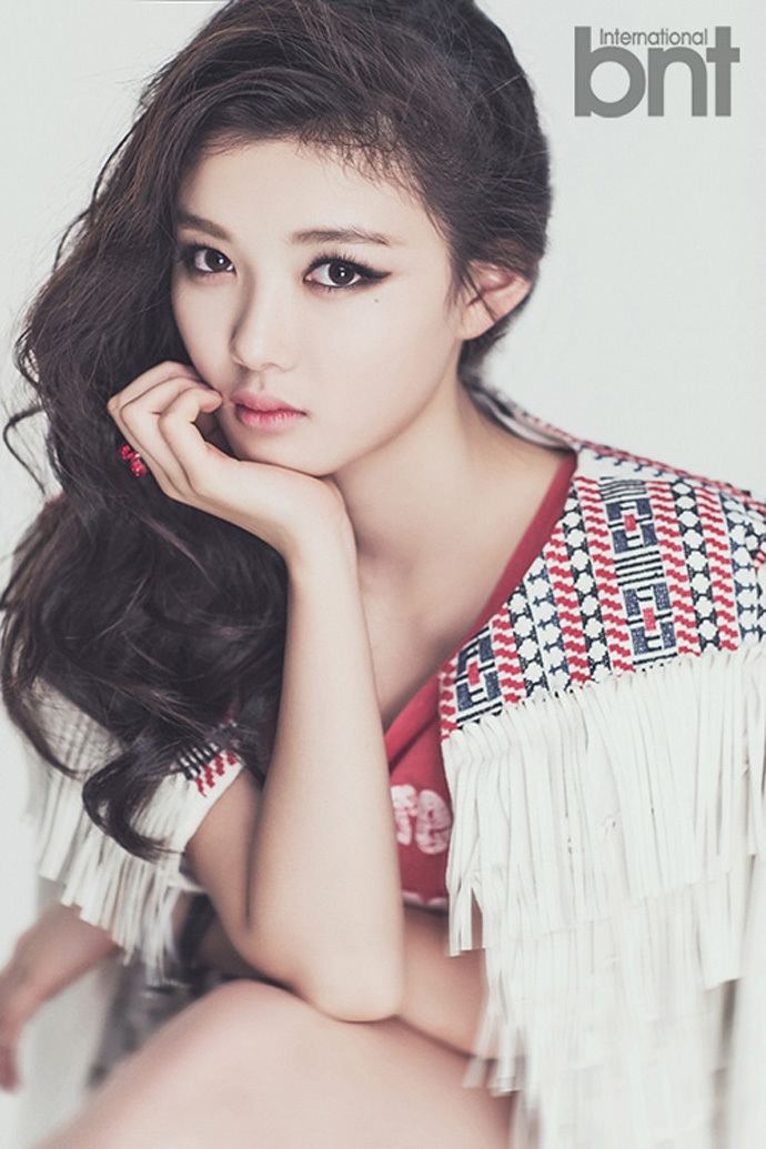Kim Yoo-jung Kim Yoo Jung Beguiles With Different Looks For BNT