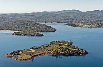 King George Island (Tasmania) httpsuploadwikimediaorgwikipediacommonsthu
