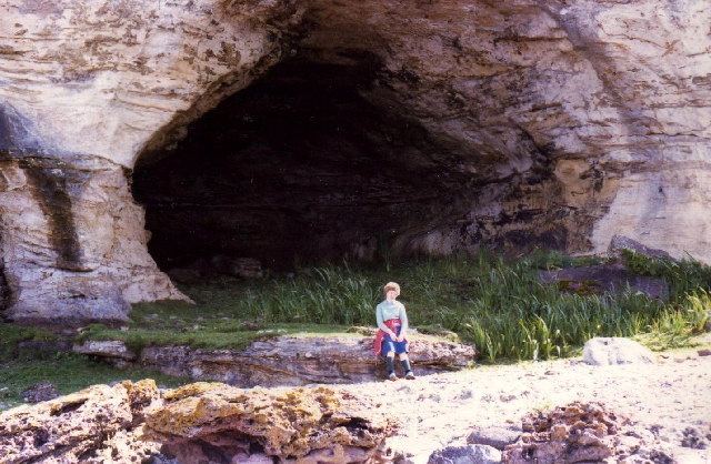 King's Cave Cave next to King39s Cave Andy Beecroft ccbysa20 Geograph