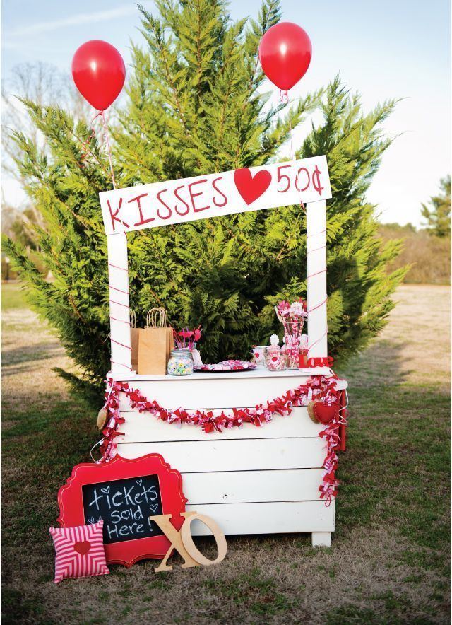 Kissing booth 1000 ideas about Kissing Booth on Pinterest Photography props