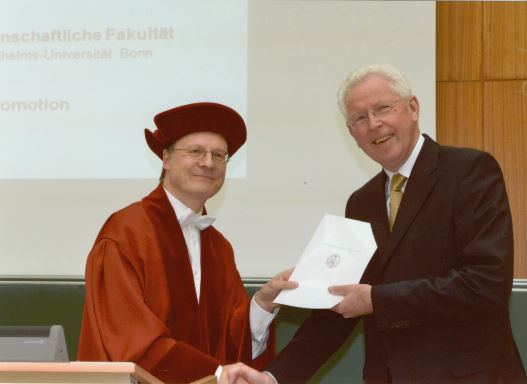 Klaus Brockhoff Goldene Doktorurkunde fr Professor Klaus Brockhoff WHU Otto