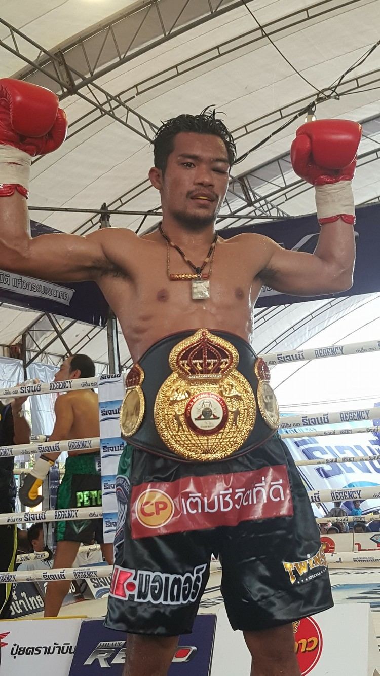 Thammanoon Niyomtrong NIYOMTRONG RETAINS WBC WORLD TITLE VIA A UD OVER LORETO Fight News