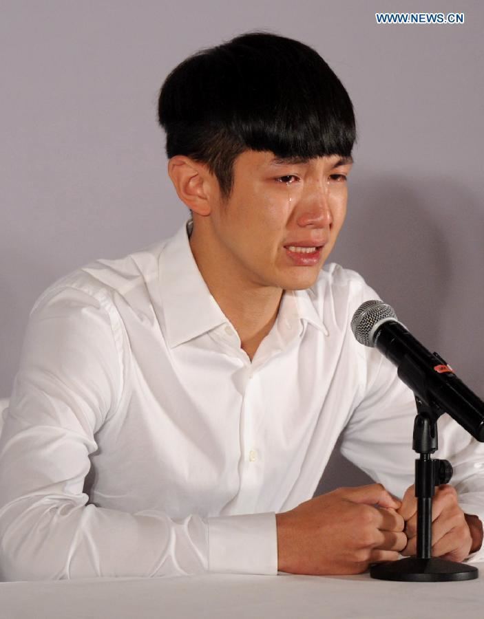 Ko Chen-tung Ko Chentung bows at press meeting to express regrets of