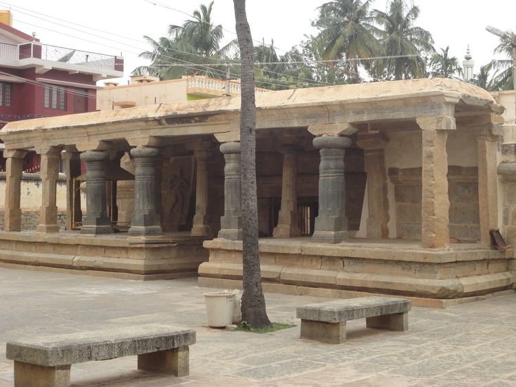 Kolaramma FileClose up view of open entrance mantapa in the Kolaramma Temple