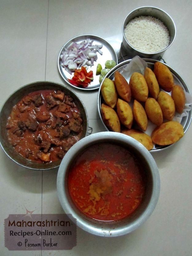 Kombdi vade Kombdi Vade Malvani Vade Tandalache Vade Maharashtrian Recipe