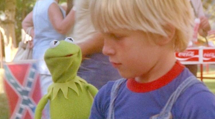 Kounty Fair movie scenes In the Original Muppet Movie from 1979 the Confederate Flag makes an appearance when Kermit visits the Bogen County Fair The County Fair scene is full of 