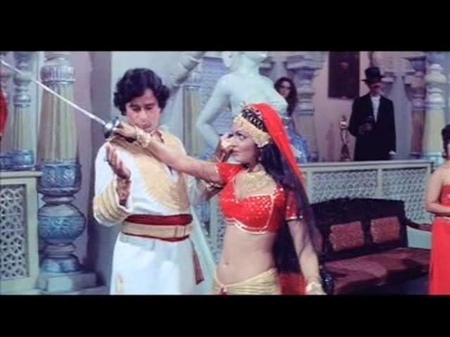 Kranti movie scenes At one point she gets him to kiss her weapon that cheeky tart 