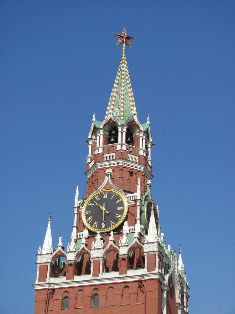 Kremlin Clock Clock on the wall surrounding the Kremlin by HGABALDON on DeviantArt