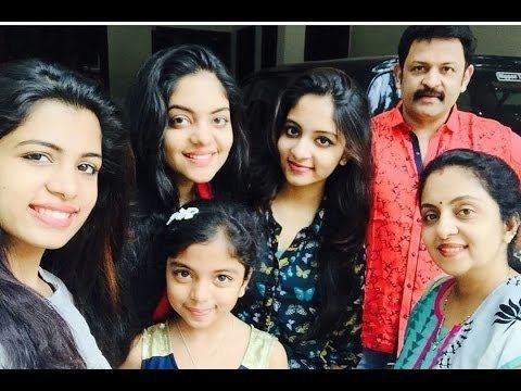 Krishna Kumar (actor) Actor Krishna Kumar with Wife Sindhu Daughters YouTube