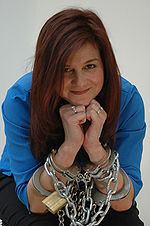 Kristen Johnson (escape artist) httpsuploadwikimediaorgwikipediaenthumb3
