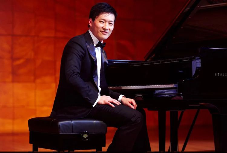Kristian Chong Kristian Chong Pianist